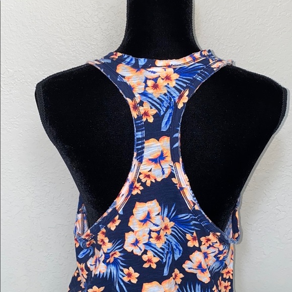 PINK VS Tank - Picture 4 of 5